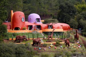 flintstone house, unique homes