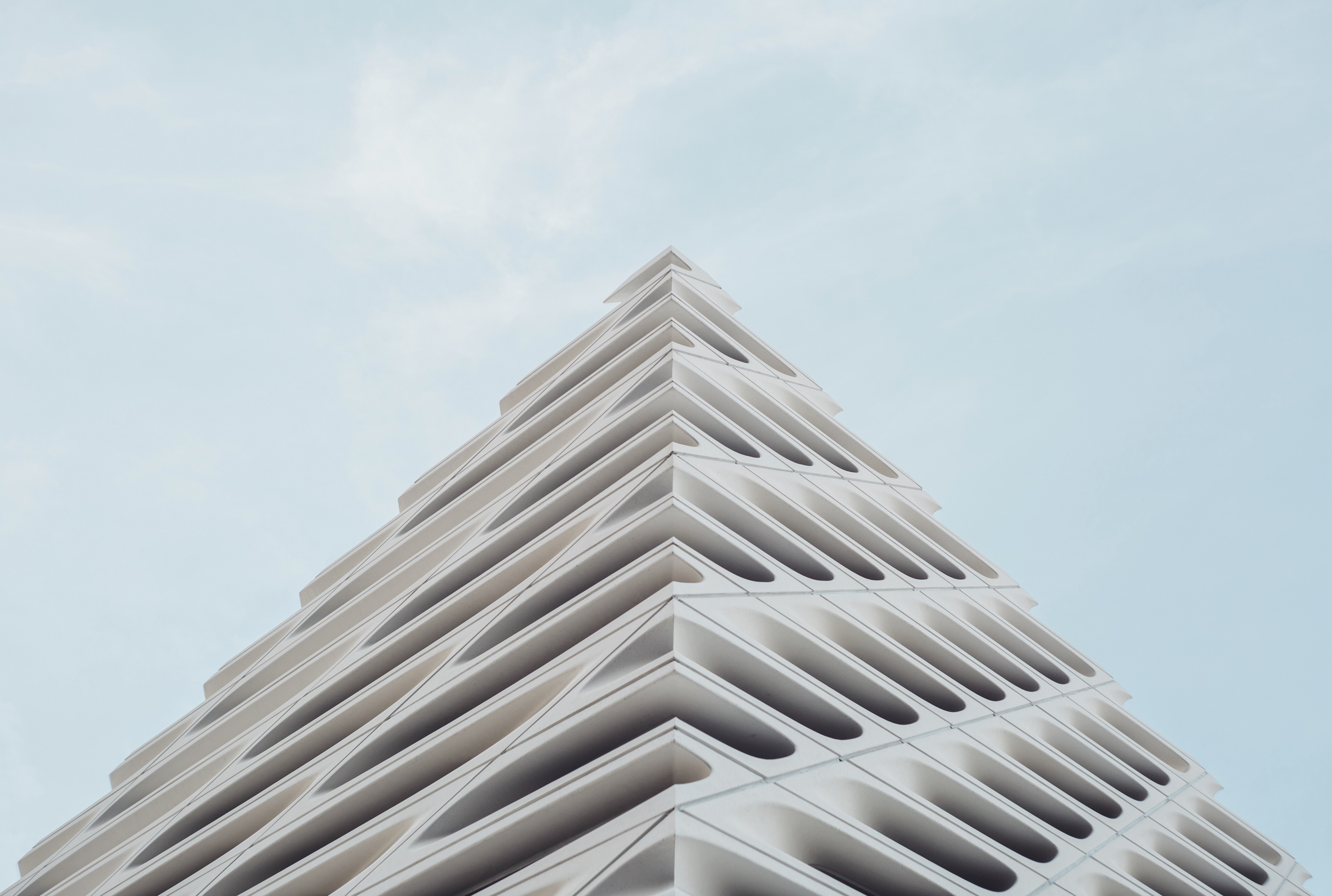 Abstract White Facade: A Striking Edge in Modern Building Design