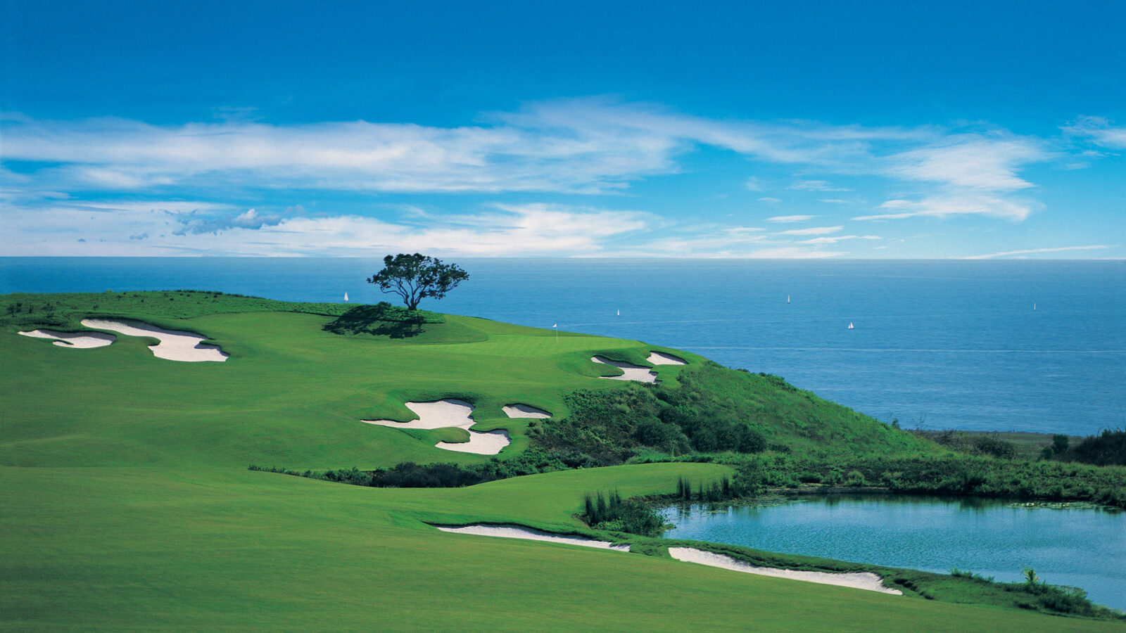 Pelican Hill Golf Club - Luxe oceanfront golf resort in Newport Beach