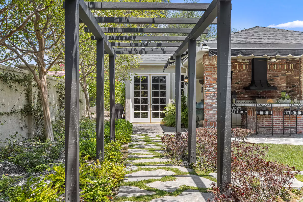 25151 Rockridge Rd 13