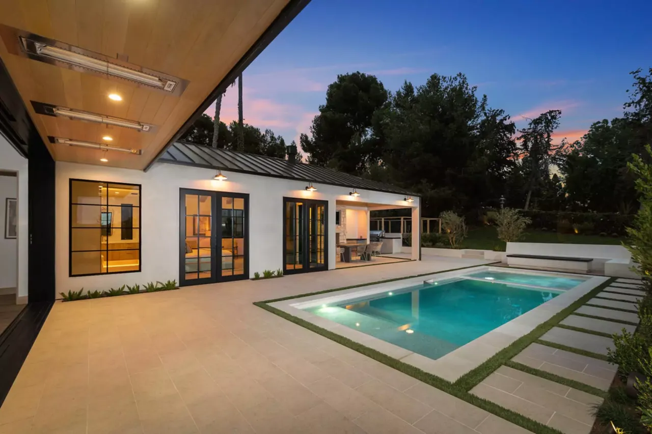 700 Malabar Dr 1