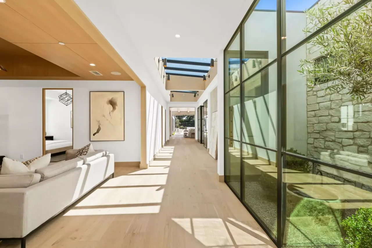 700 Malabar Dr 11
