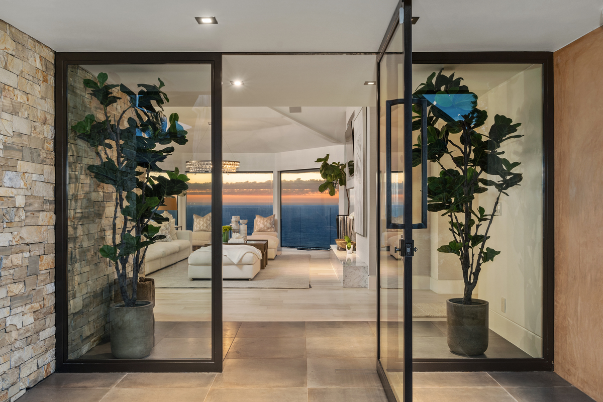 Nature-inspired luxury home interior in Orange County