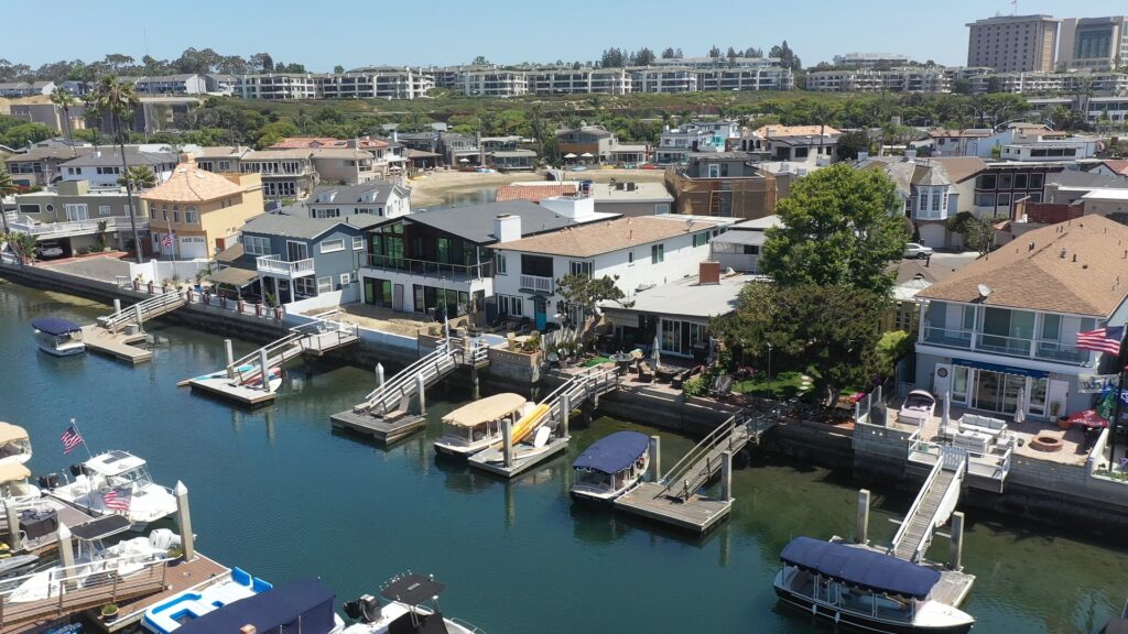 Luxury waterfront homes on Newport Island