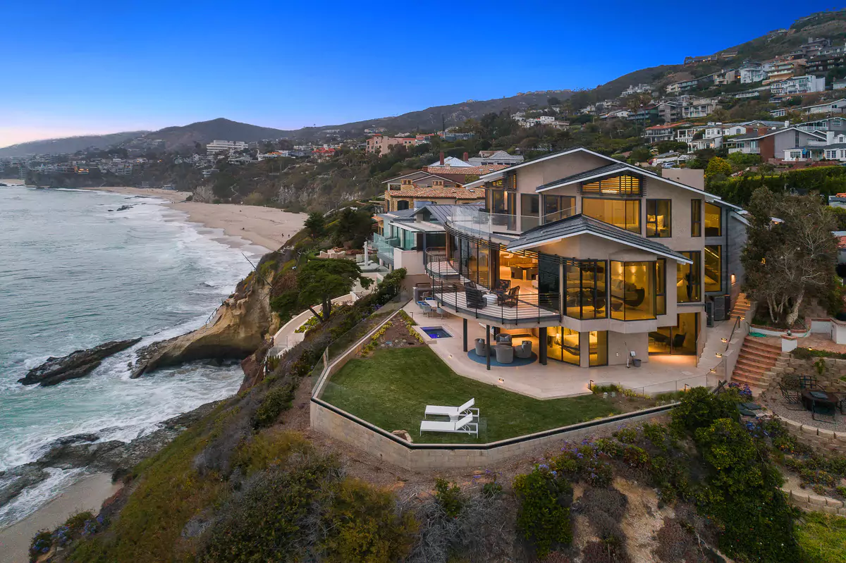 Bluff-top luxury property sold by the best real estate agents to sell your home in Laguna Beach, the Andy Stavros Group