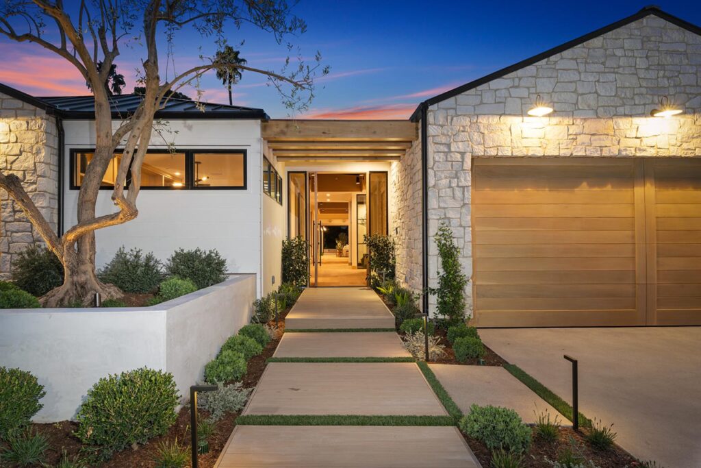 Front yard and gated entry of a home in Corona del Mar sold by the Stavros Group